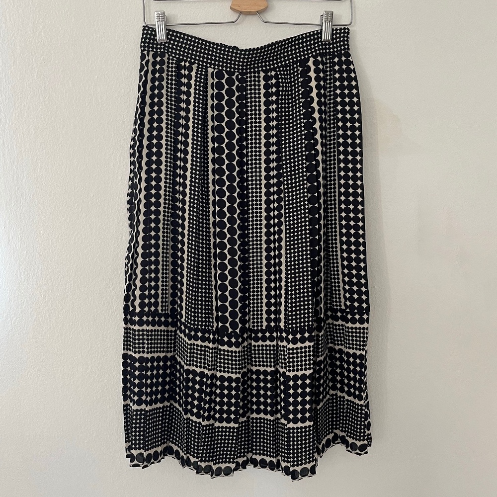 Who What Wear Black and off-white pleated midi skirt size 8